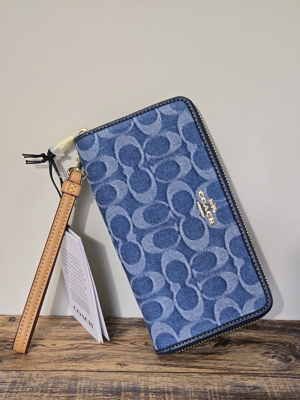 NWt Coach Wallet In Signature Denim